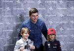 Amsterdam 4 februari 2019
Max Verstappen bij de presentatie van de G-Star RAW Max Verstappen lijn in de G-star winkel op de pc Hooftstraat. Max gaat met fans op de foto.