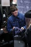 Amsterdam 4 februari 2019
Max Verstappen bij de presentatie van de G-Star RAW Max Verstappen lijn in de G-star winkel op de pc Hooftstraat. Max gaat met fans op de foto.