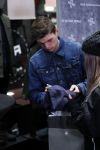 Amsterdam 4 februari 2019
Max Verstappen bij de presentatie van de G-Star RAW Max Verstappen lijn in de G-star winkel op de pc Hooftstraat. Max gaat met fans op de foto.