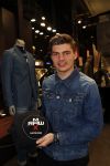Amsterdam 4 februari 2019
Max Verstappen bij de presentatie van de G-Star RAW Max Verstappen lijn in de G-star winkel op de pc Hooftstraat. Max gaat met fans op de foto.