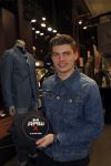 Amsterdam 4 februari 2019
Max Verstappen bij de presentatie van de G-Star RAW Max Verstappen lijn in de G-star winkel op de pc Hooftstraat. Max gaat met fans op de foto.