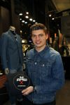 Amsterdam 4 februari 2019
Max Verstappen bij de presentatie van de G-Star RAW Max Verstappen lijn in de G-star winkel op de pc Hooftstraat. Max gaat met fans op de foto.