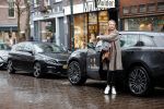 Amsterdam 4 februari 2019
Micky Hoogendijk met haar Range Rover Velar op de cornelis schuytstraat.