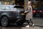 Amsterdam 4 februari 2019
Micky Hoogendijk met haar Range Rover Velar op de cornelis schuytstraat.