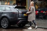 Amsterdam 4 februari 2019
Micky Hoogendijk met haar Range Rover Velar op de cornelis schuytstraat.
