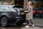 Amsterdam 4 februari 2019
Micky Hoogendijk met haar Range Rover Velar op de cornelis schuytstraat.