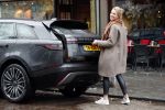 Amsterdam 4 februari 2019
Micky Hoogendijk met haar Range Rover Velar op de cornelis schuytstraat.