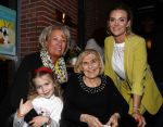 Berkel en Rodenrijs, 12 Maart 2019
Uitreiking boek  Dunya van Monique Hazes    Monique Westenberg
Monique Hazes Oma Corrie en Annemarie Hermus