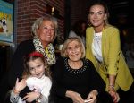 Berkel en Rodenrijs, 12 Maart 2019
Uitreiking boek  Dunya van Monique Hazes    Monique Westenberg
Monique Hazes Oma Corrie en Annemarie Hermus