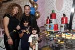 Amsterdam 2 maart 2019
Najib Amhali en zijn vrouw Miama vieren de 4e verjaardag van hun zoon Novell . Ook zoon Noah is aanwezig in Candy Castle