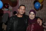 Amsterdam 2 maart 2019
Najib Amhali en zijn vrouw Miama vieren de 4e verjaardag van hun zoon Novell . Ook zoon Noah is aanwezig in Candy Castle. Najib met zijn moeder.
