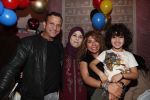 Amsterdam 2 maart 2019
Najib Amhali en zijn vrouw Miama vieren de 4e verjaardag van hun zoon Novell . Ook zoon Noah is aanwezig in Candy Castle. Najib met zijn moeder.
