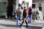 Lech 25 februari 2019
Olcay Gulsen op straat in Lech met prinses Eloise ( Dochter Prins Constantijn en Prinses Laurentien)