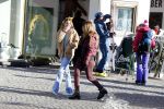 Lech 25 februari 2019
Olcay Gulsen op straat in Lech met prinses Eloise ( Dochter Prins Constantijn en Prinses Laurentien)