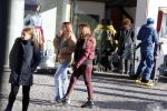 Lech 25 februari 2019
Olcay Gulsen op straat in Lech met prinses Eloise ( Dochter Prins Constantijn en Prinses Laurentien)