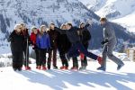 Lech 25 februari 2019
Koning Willem-Alexander, Koningin MÃ¡xima, Prinses Beatrix, Prins Constantijn, Prinses Laurentien en de prinsessen Amalia, Alexia en Ariane samen met Eloise, Leonore en Claus-Casimir tijdens de fotosessie tijdens de wintersportvakantie in Lech.