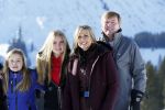 Lech 25 februari 2019
Koning Willem-Alexander, Koningin MÃ¡xima, Prinses Beatrix, Prins Constantijn, Prinses Laurentien en de prinsessen Amalia, Alexia en Ariane samen met Eloise, Leonore en Claus-Casimir tijdens de fotosessie tijdens de wintersportvakantie in Lech.
