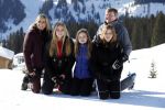 Lech 25 februari 2019
Koning Willem-Alexander, Koningin MÃ¡xima, Prinses Beatrix, Prins Constantijn, Prinses Laurentien en de prinsessen Amalia, Alexia en Ariane samen met Eloise, Leonore en Claus-Casimir tijdens de fotosessie tijdens de wintersportvakantie in Lech.