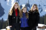 Lech 25 februari 2019
Koning Willem-Alexander, Koningin MÃ¡xima, Prinses Beatrix, Prins Constantijn, Prinses Laurentien en de prinsessen Amalia, Alexia en Ariane samen met Eloise, Leonore en Claus-Casimir tijdens de fotosessie tijdens de wintersportvakantie in Lech.