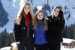 Lech 25 februari 2019
Koning Willem-Alexander, Koningin MÃ¡xima, Prinses Beatrix, Prins Constantijn, Prinses Laurentien en de prinsessen Amalia, Alexia en Ariane samen met Eloise, Leonore en Claus-Casimir tijdens de fotosessie tijdens de wintersportvakantie in Lech.