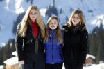 Lech 25 februari 2019
Koning Willem-Alexander, Koningin MÃ¡xima, Prinses Beatrix, Prins Constantijn, Prinses Laurentien en de prinsessen Amalia, Alexia en Ariane samen met Eloise, Leonore en Claus-Casimir tijdens de fotosessie tijdens de wintersportvakantie in Lech.