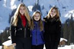 Lech 25 februari 2019
Koning Willem-Alexander, Koningin MÃ¡xima, Prinses Beatrix, Prins Constantijn, Prinses Laurentien en de prinsessen Amalia, Alexia en Ariane samen met Eloise, Leonore en Claus-Casimir tijdens de fotosessie tijdens de wintersportvakantie in Lech.