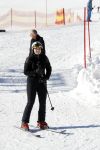 Lech 25 februari 2019
Koning Willem-Alexander, Koningin MÃ¡xima, Prinses Beatrix, Prins Constantijn, Prinses Laurentien en de prinsessen Amalia, Alexia en Ariane samen met Eloise, Leonore en Claus-Casimir tijdens de fotosessie tijdens de wintersportvakantie in Lech.
