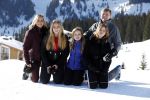 Lech 25 februari 2019
Koning Willem-Alexander, Koningin MÃ¡xima, Prinses Beatrix, Prins Constantijn, Prinses Laurentien en de prinsessen Amalia, Alexia en Ariane samen met Eloise, Leonore en Claus-Casimir tijdens de fotosessie tijdens de wintersportvakantie in Lech.