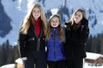 Lech 25 februari 2019
Koning Willem-Alexander, Koningin MÃ¡xima, Prinses Beatrix, Prins Constantijn, Prinses Laurentien en de prinsessen Amalia, Alexia en Ariane samen met Eloise, Leonore en Claus-Casimir tijdens de fotosessie tijdens de wintersportvakantie in Lech.