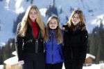 Lech 25 februari 2019
Koning Willem-Alexander, Koningin MÃ¡xima, Prinses Beatrix, Prins Constantijn, Prinses Laurentien en de prinsessen Amalia, Alexia en Ariane samen met Eloise, Leonore en Claus-Casimir tijdens de fotosessie tijdens de wintersportvakantie in Lech.