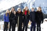 Lech 25 februari 2019
Koning Willem-Alexander, Koningin MÃ¡xima, Prinses Beatrix, Prins Constantijn, Prinses Laurentien en de prinsessen Amalia, Alexia en Ariane samen met Eloise, Leonore en Claus-Casimir tijdens de fotosessie tijdens de wintersportvakantie in Lech.