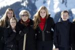 Lech 25 februari 2019
Koning Willem-Alexander, Koningin MÃ¡xima, Prinses Beatrix, Prins Constantijn, Prinses Laurentien en de prinsessen Amalia, Alexia en Ariane samen met Eloise, Leonore en Claus-Casimir tijdens de fotosessie tijdens de wintersportvakantie in Lech.