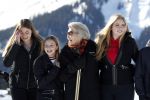 Lech 25 februari 2019
Koning Willem-Alexander, Koningin MÃ¡xima, Prinses Beatrix, Prins Constantijn, Prinses Laurentien en de prinsessen Amalia, Alexia en Ariane samen met Eloise, Leonore en Claus-Casimir tijdens de fotosessie tijdens de wintersportvakantie in Lech.