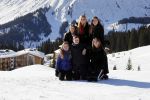 Lech 25 februari 2019
Koning Willem-Alexander, Koningin MÃ¡xima, Prinses Beatrix, Prins Constantijn, Prinses Laurentien en de prinsessen Amalia, Alexia en Ariane samen met Eloise, Leonore en Claus-Casimir tijdens de fotosessie tijdens de wintersportvakantie in Lech.