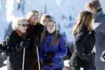 Lech 25 februari 2019
Koning Willem-Alexander, Koningin MÃ¡xima, Prinses Beatrix, Prins Constantijn, Prinses Laurentien en de prinsessen Amalia, Alexia en Ariane samen met Eloise, Leonore en Claus-Casimir tijdens de fotosessie tijdens de wintersportvakantie in Lech.
