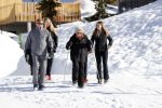 Lech 25 februari 2019
Koning Willem-Alexander, Koningin MÃ¡xima, Prinses Beatrix, Prins Constantijn, Prinses Laurentien en de prinsessen Amalia, Alexia en Ariane samen met Eloise, Leonore en Claus-Casimir tijdens de fotosessie tijdens de wintersportvakantie in Lech.