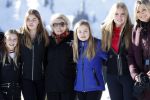 Lech 25 februari 2019
Koning Willem-Alexander, Koningin MÃ¡xima, Prinses Beatrix, Prins Constantijn, Prinses Laurentien en de prinsessen Amalia, Alexia en Ariane samen met Eloise, Leonore en Claus-Casimir tijdens de fotosessie tijdens de wintersportvakantie in Lech.