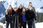 Lech 25 februari 2019
Koning Willem-Alexander, Koningin MÃ¡xima, Prinses Beatrix, Prins Constantijn, Prinses Laurentien en de prinsessen Amalia, Alexia en Ariane samen met Eloise, Leonore en Claus-Casimir tijdens de fotosessie tijdens de wintersportvakantie in Lech.