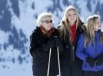 Lech 25 februari 2019
Koning Willem-Alexander, Koningin MÃ¡xima, Prinses Beatrix, Prins Constantijn, Prinses Laurentien en de prinsessen Amalia, Alexia en Ariane samen met Eloise, Leonore en Claus-Casimir tijdens de fotosessie tijdens de wintersportvakantie in Lech.