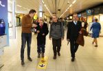 Amsterdam, 16 Februari 2019
Aankomst op Schiphol van Ria Bartling (vriendin oud-bokser Rudi Lubbers) samen met Dr. Martin Wagtmans in gesprek met Nick Dijkmaan