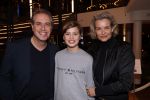 Zaandag 4 februari 2019
PremiÃ¨re Laten we eerlijk zijn in het zaantheater. Richard Kemper met zijn vrouw en zoon