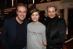 Zaandag 4 februari 2019
PremiÃ¨re Laten we eerlijk zijn in het zaantheater. Richard Kemper met zijn vrouw en zoon