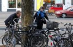 Amsterdam 9 maart 2019
Robert ten Brink en zijn vrouw Roos op de fiets in Amsterdam.