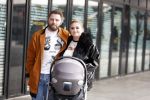 Amsterdam 28 februari 2019
Roxeanne Hazes en haar vriend Erik Zwennes achter de kinderwagen.