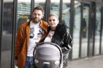 Amsterdam 28 februari 2019
Roxeanne Hazes en haar vriend Erik Zwennes achter de kinderwagen.