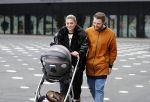 Amsterdam 28 februari 2019
Roxeanne Hazes en haar vriend Erik Zwennes achter de kinderwagen.