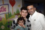 Amsterdam 2 maart 2019
Feestje Najib Amhaki . Tamer Gï¿½nen met dochter en zoon
Tamer Gonen