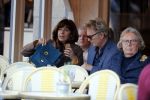 Amsterdam 27 februari 2019
Tom Egbers en zijn vrouw Janke Dekker op terras .