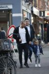 Amsterdam 14 februari 2019
Wesley Sneijder heeft een lunch gehad bij brasserie v Dam met zijn zoon Xess Xava en vrienden.