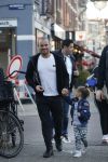 Amsterdam 14 februari 2019
Wesley Sneijder heeft een lunch gehad bij brasserie v Dam met zijn zoon Xess Xava en vrienden.